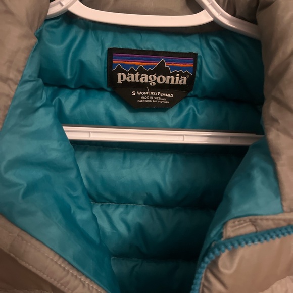 Women’s size Small Patagonia Teal and Gray Puffer Vest - Picture 2 of 3